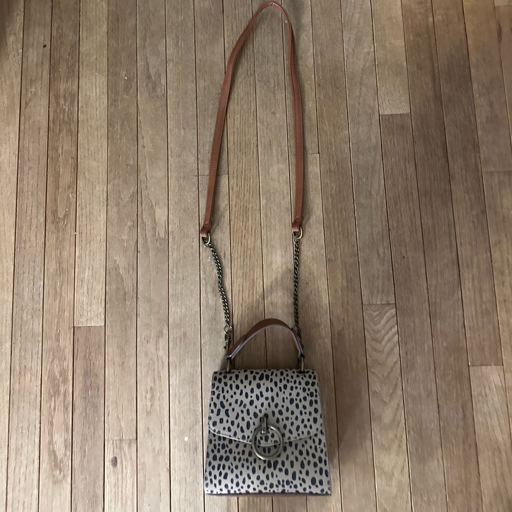 Universal Thread Crossbody
